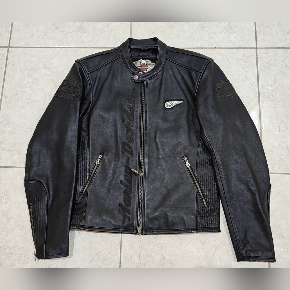 HARLEY DAVIDSON black mens leather jacket.